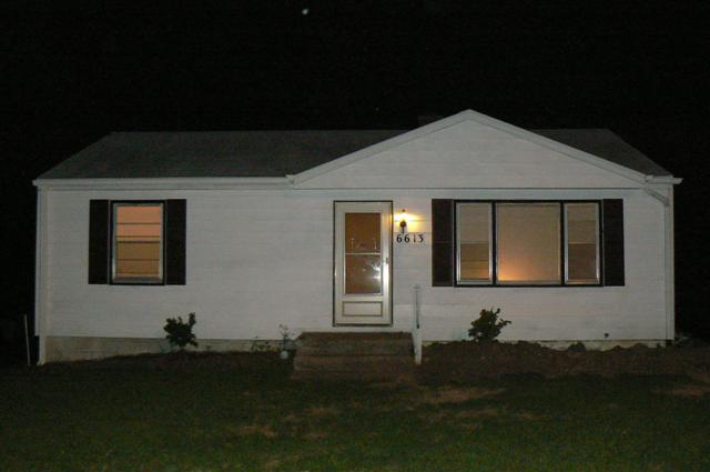 Raytown MO Remodelled 2 bedroom house for sale lease option rent to own home kansas city owner finance new fresh paint 12X12 FOOT LARGE BEDROOMS WOOD FLOORS raised panel cabinets new self-cleaning oven, vinyl floors, dishwasher tax credit regardless bad pretty houses first-time buyer program
